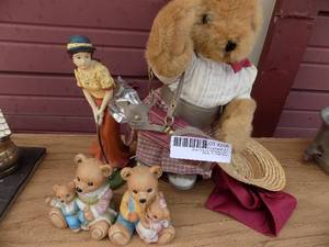 lot 256 image: LADY GOLFER, BUNNY GOLFER,  &  HOMECO  BEARS