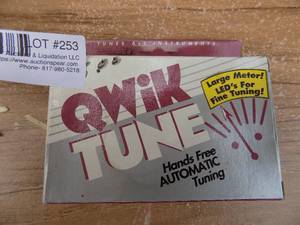 lot 253 image: QWIK TUNE - CHROMATIC TUNER