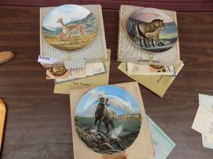 lot 260 image: W T GEORGE DECORATIVE PLATES -  QTY 3