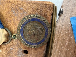 lot 30 image: Vintage D.A.R  award metal for Excellence in History