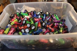 lot 33 image: Bulk lot of Mini Flashlights (tote not included)