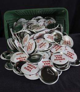 lot 47 image: Bulk lot of Buttons