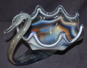 lot 7 image: Hand-blown Sooner Glass Swan Statement bowl
