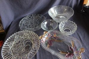 lot 65 image: Vintage glass and Crystal tableware several bowls, plates and candy dishes, in mixed designs including pressed glass with raised fruit patterns and clear ribbed bowl