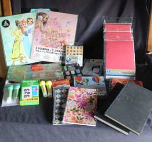 lot 81 image: Bulk lot of arts and craft items