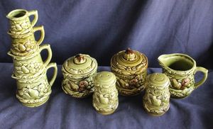 lot 103 image: Vintage 1960s Tilso Japan Ceramic Set featuring measuring cups, grease bowl with lid, sugar, creamer and salt and pepper shakers