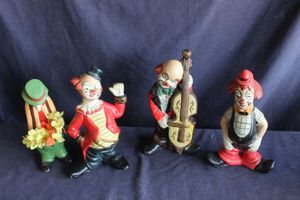 lot 106 image: Vintage Korean-made musical clown figurines and more