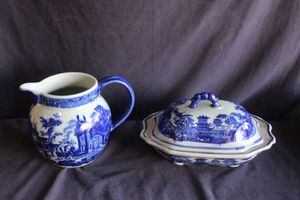 lot 117 image: Vintage Victoria Ware Ironstone in the Blue Willow Pattern, water pitcher and octagonal covered casserole dish.