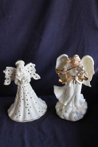 lot 123 image: Vintage porcelain angel music box manufactured by Sanyo and porcelain angel