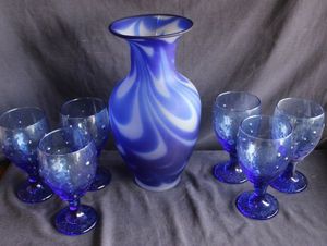 lot 127 image: Vintage cobalt blue and white swirl art glass set Vintage Libbey cobalt blue glass goblets featuring an embossed dot or hobnail pattern