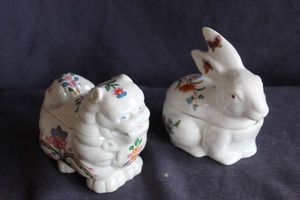 lot 137 image: Two vintage porcelain Trina trinket jars, Rabbit and Foo Dog (lion)
