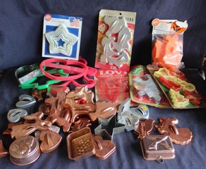 lot 144 image: Large collection of mixed material cookie cutters, featuring vintage copper and tin material shapes and modern plastic packaged sets