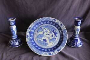 lot 145 image: Vintage blue and white ceramic decorative pieces