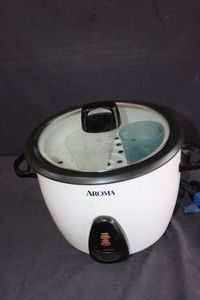 lot 182 image: Aroma 20-cup rice cookersteamer