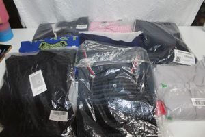 lot 271 image: Mens shirts