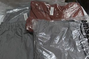 lot 262 image: Mens shorts