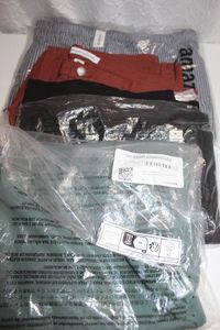 lot 260 image: Mens Shorts