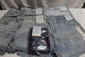 lot 259 image: Cat and Jack Shorts