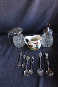 lot 315 image: Sugar and syrup dispensers and more