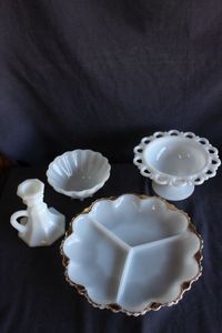 lot 317 image: Milk glass items