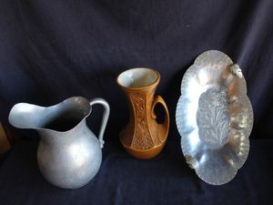 lot 320 image: Vintage metal and ceramic items