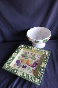 lot 326 image: Ceramic tray and compote bowl