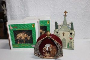 lot 345 image: Christmas decor items