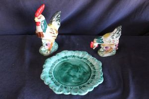 lot 349 image: chicken decor items