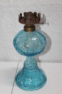 lot 356 image: Vintage oil lamp
