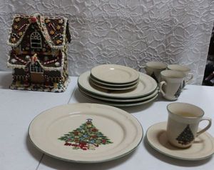 lot 362 image: Christmas dishes and cookie jar