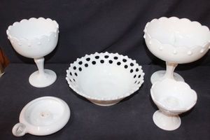 lot 367 image: Milk Glass Decor items