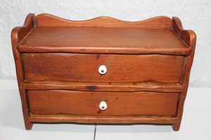 lot 374 image: Vintage wooden jewelry box