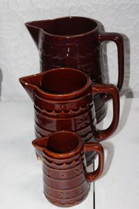 lot 377 image: Marcrest stoneware daisy dot pitcher