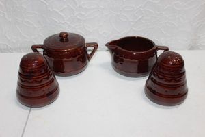 lot 379 image: Marcrest stoneware daisy dot salt, pepper and sugar and creamer set