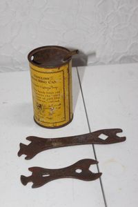 lot 390 image: Vintage Multi-tools and Gas measure can