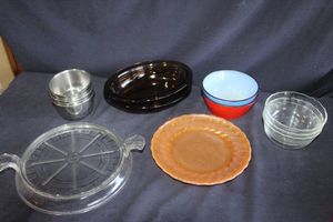 lot 399 image: Vintage Fireking and Pyrex Kitchenware