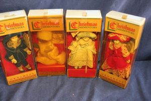 lot 402 image: Vintage Christmas Mementoes Porcelain Collector Dolls