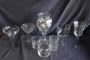 lot 407 image: Variety of Glass Decor