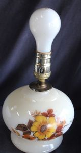 lot 409 image: Vintage Lamp