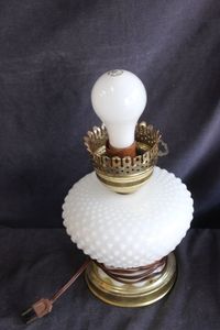 lot 410 image: Vintage Lamp