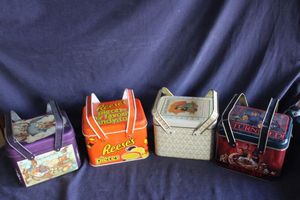 lot 20 image: Collectible tin lunch boxes