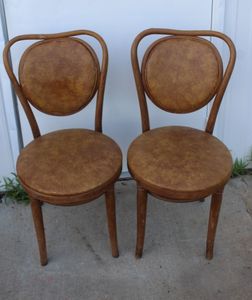 lot 425 image: Vintage Thonet - Style Bentwood Cafe Chairs