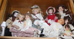 lot 426 image: Collection of a Variety of Dolls