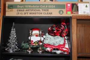 lot 206 image: Christmas Items