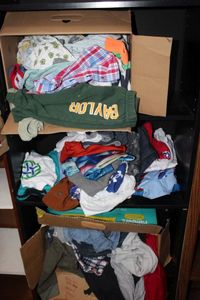 lot 208 image: Childrens clothing