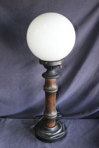 lot 216 image: Lamp