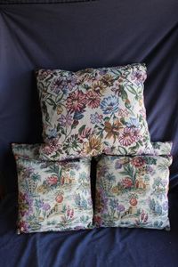 lot 224 image: Pillows