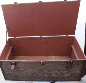 lot 428 image: Vintage Storage Trunk