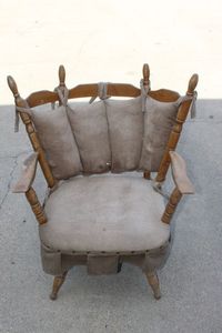 lot 430 image: Mid Century Arm Chair