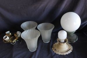 lot 433 image: Vintage Light Fixtures
